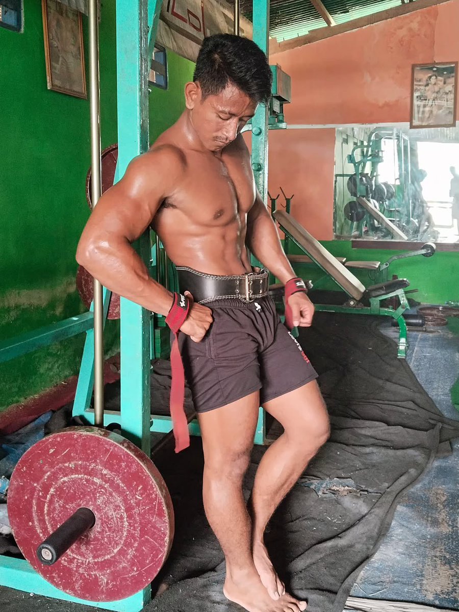 haluhala tweet media