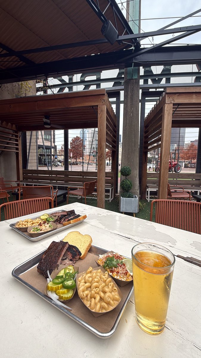 boltedupeli's tweet photo. @Herbert4MVP hurtado bbq had it when we smacked the cowgirls in december https://t.co/pbvyKF7QKa
