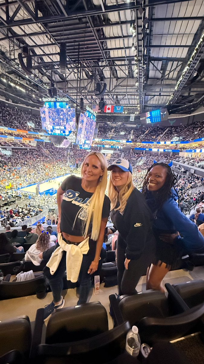 JamiePerry_JPSN's tweet image. Great time at the ACC Championship! Go Duke! #Duke4Lyf