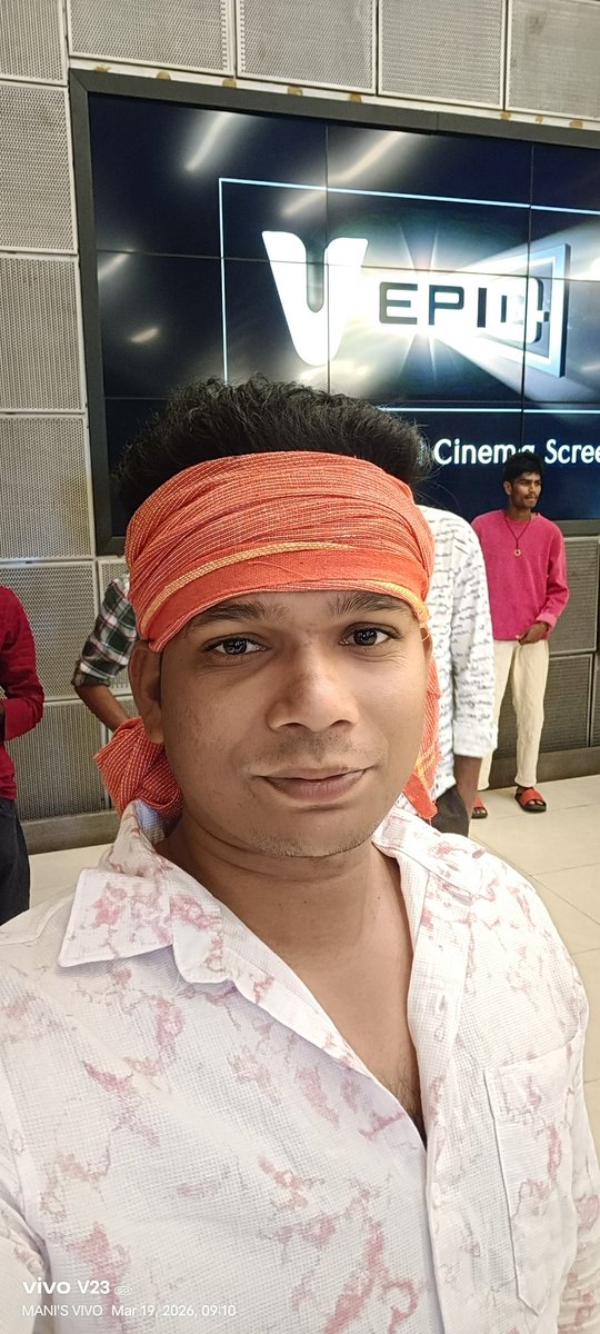 MadderiM's tweet photo. Boss movie FDFS in India's largest screen #Vepiq
Ustaad Ugadi 🎉🎉🎉
The so much anna @harish2you 😍
Vintage kalayan Garini choopinchav 🔥
BGM @MusicThaman Champesavvvv🙌
#BlockBusterUSB
#UstaadBhagatSingh https://t.co/OGq6LvF5Ho
