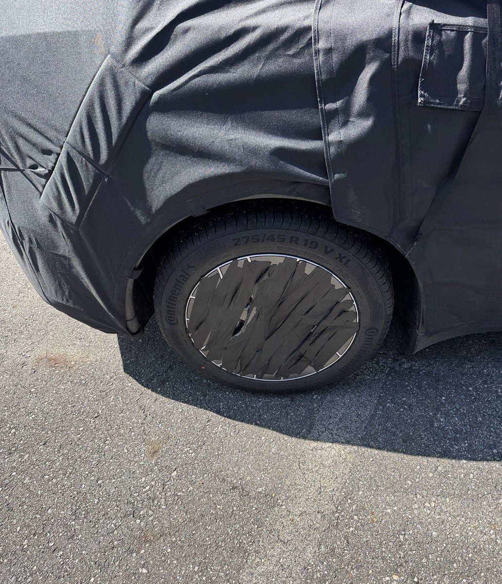 The Tesla Newswire tweet media