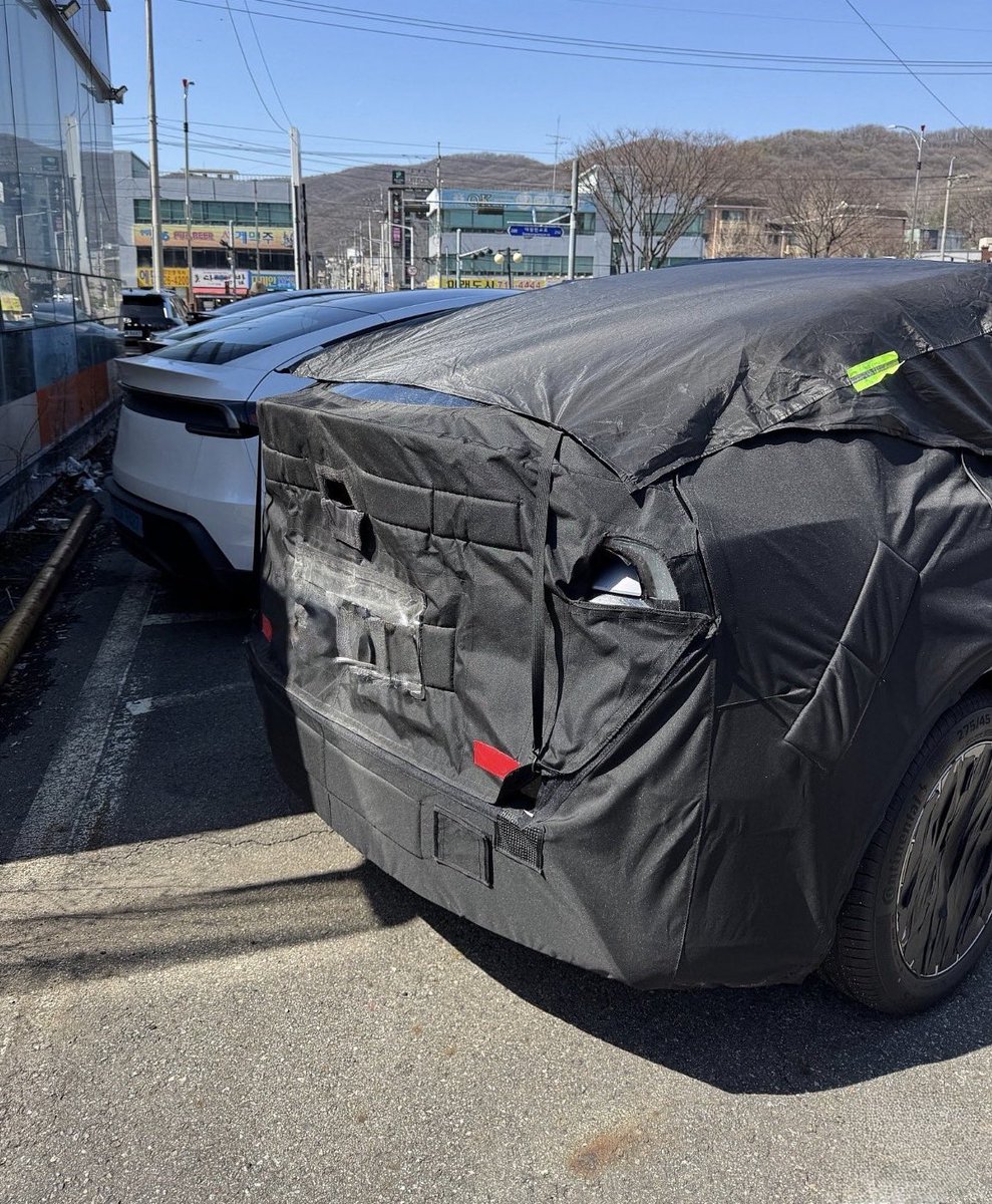 The Tesla Newswire tweet media