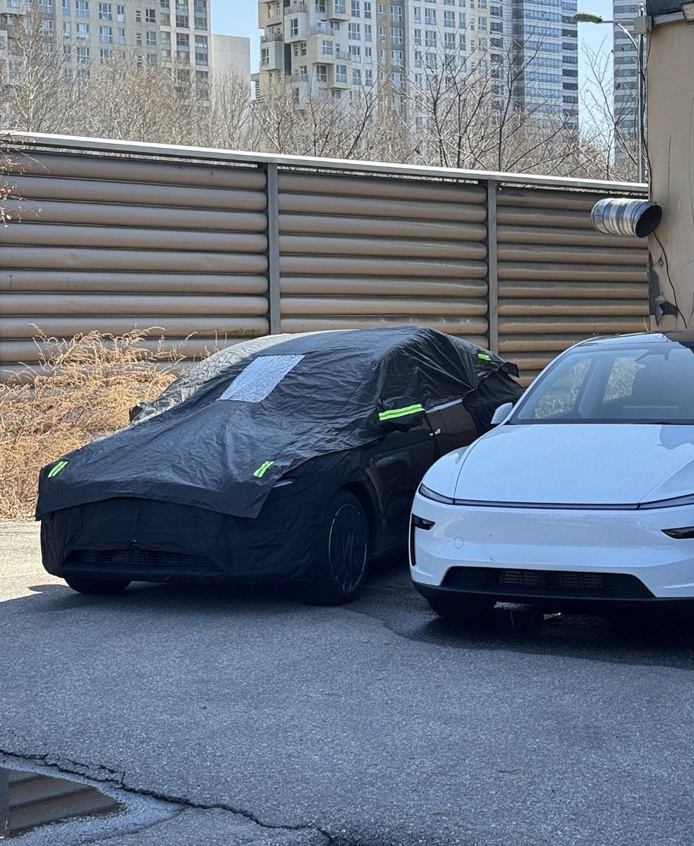 The Tesla Newswire tweet media