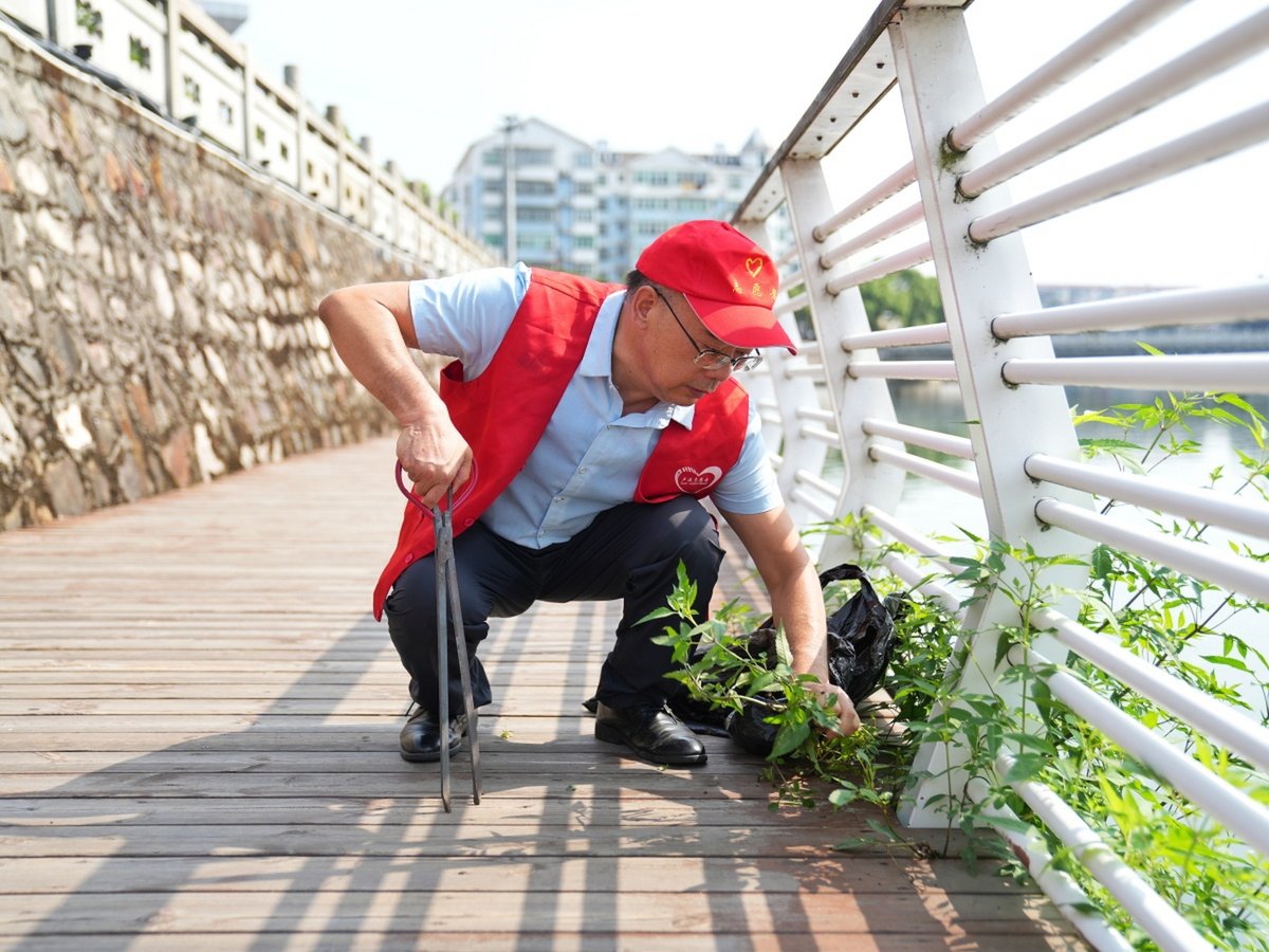 MarcusLove08's tweet image. "Join our community clean-up this Sat! 9 AM at Maple Park—bring gloves, leave with pride. Let’s keep our neighborhood bright!  #CommunityLove #LocalGood"