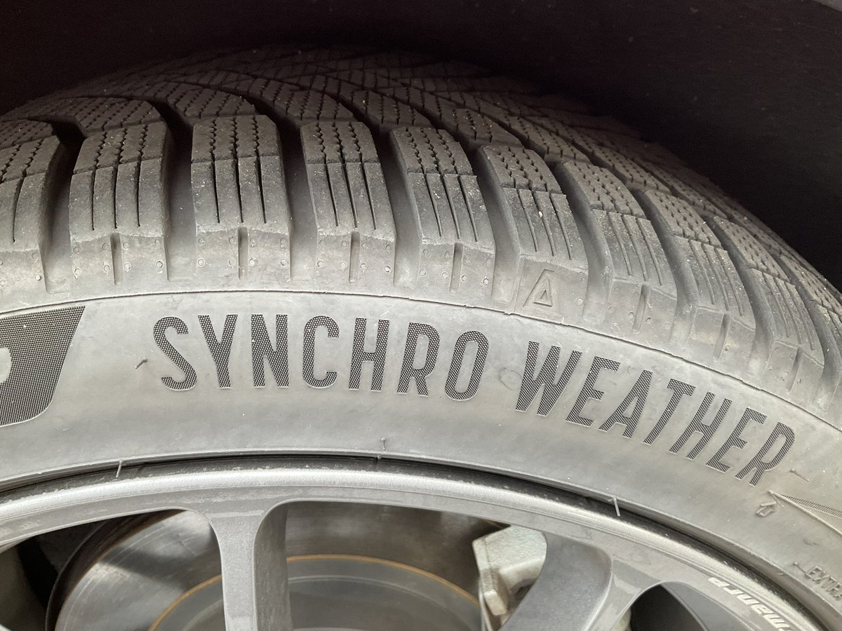KTM819O4's tweet photo. #ALLSEASONMAXX #AGILISCRSSCLIMATE #SYNCROWEATHER #CROSSCLIMATE2 #全車オールシーズンタイヤ
もう一生タイヤ交換しません!(´∀`*)/
(パンクした時以外) https://t.co/nAVSRs00L6