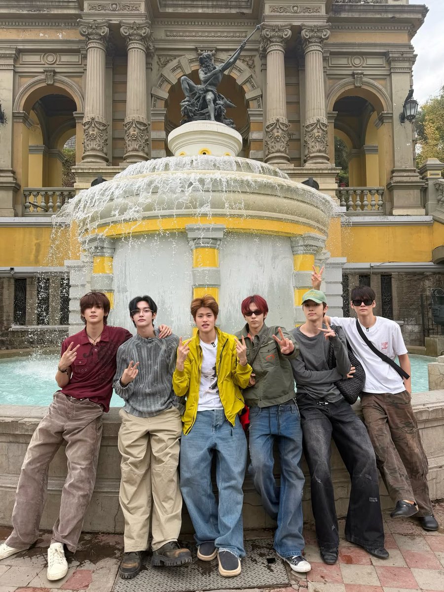 비이이이이나. tweet media