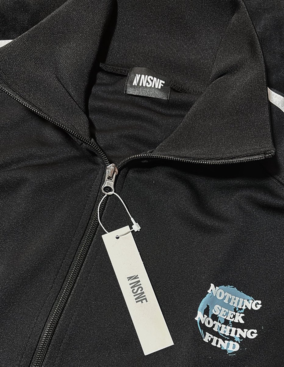 SID020320_XIII's tweet photo. 2026.03.19.
NSNF # 07 COLLECTION
Logo Jersey Track Jacket
展示会も行って実物は見ていたけど改めてとっても可愛いし大好きなダブルジップ採用とても嬉しい😺✌🏻
肌触り着心地も最高!
明日、誕生日なんだけど誕生日前日にお届け嬉しすぎ🥹🖤
最高な🎁になりました🫶🏻
#NSNF
@AKiSID_official https://t.co/PWgkOLPLeu