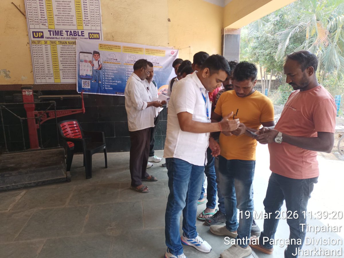 drmmalda's tweet image. RailOne awareness campaign conducted at Tinpahar Railway Station, where passengers were informed about the features and benefits of the RailOne App and encouraged to adopt it for convenient and seamless railway services. 🚆📱
#RailOne #RailOneApp #OneAppForRailways #SmartTravel