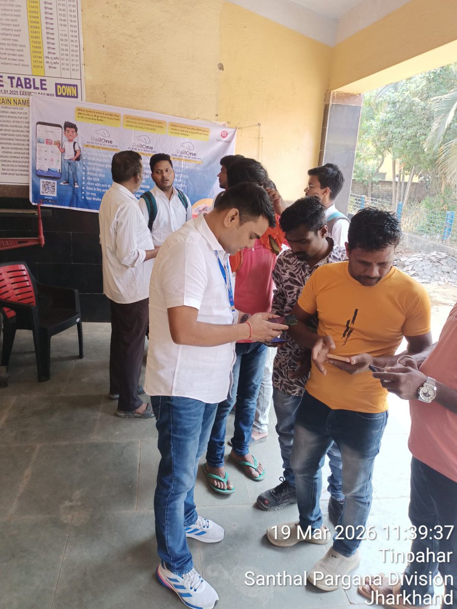 drmmalda's tweet image. RailOne awareness campaign conducted at Tinpahar Railway Station, where passengers were informed about the features and benefits of the RailOne App and encouraged to adopt it for convenient and seamless railway services. 🚆📱
#RailOne #RailOneApp #OneAppForRailways #SmartTravel