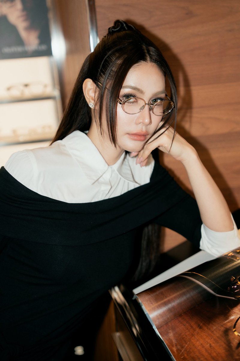 Jennienaruemonn's tweet image. Focus on the good 🖤 

#EssilorLuxottica #eyewear #trends #SS26