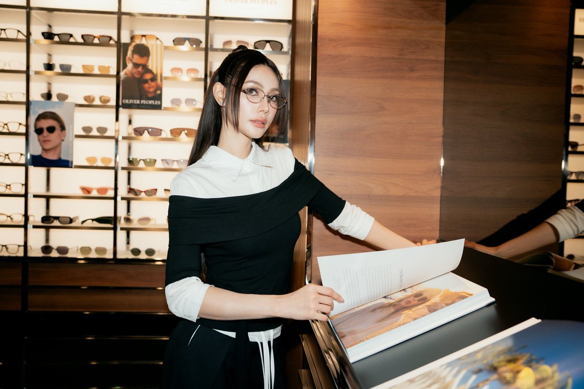 Jennienaruemonn's tweet image. Focus on the good 🖤 

#EssilorLuxottica #eyewear #trends #SS26