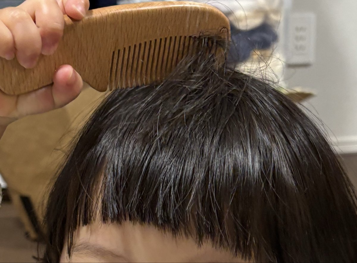 またガチオン眉やってしまった、、、、、(女の子)、なんでいつも切り終わったあと予想以上に切れてるのだろうか