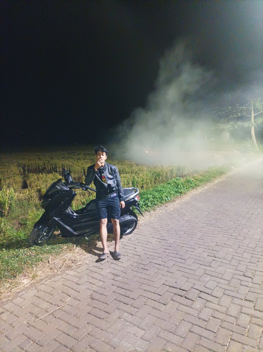 abi_ilkham's tweet photo. Pernah berharap tp semua itu hanya angan-semua pasti berakhir https://t.co/9oV6fgImqY