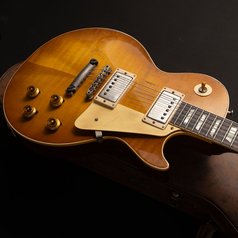 Miyaji_Guitars's tweet image. Gibson Custom Shop/1958 Les Paul Standard Lemon Burst Heavy Aged Murphy Lab【3.88kg】

個性的なトップ、人気のレモンバースト、軽量、ナイスサウンドと好条件が揃った1958へヴィーエイジド。
入荷です。
shop.miyaji.co.jp/SHOP/ka-g-0319…

＃gibson
#customshop
#murphylab
#lespaul