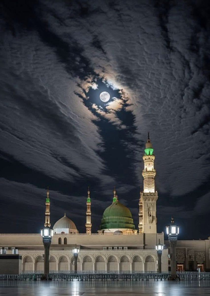realYamaan1's tweet photo. سبحان اللہ مدینہ منورہ میں اج کی بارش کے خوبصورت مناظر۔ https://t.co/8d60wOM67p