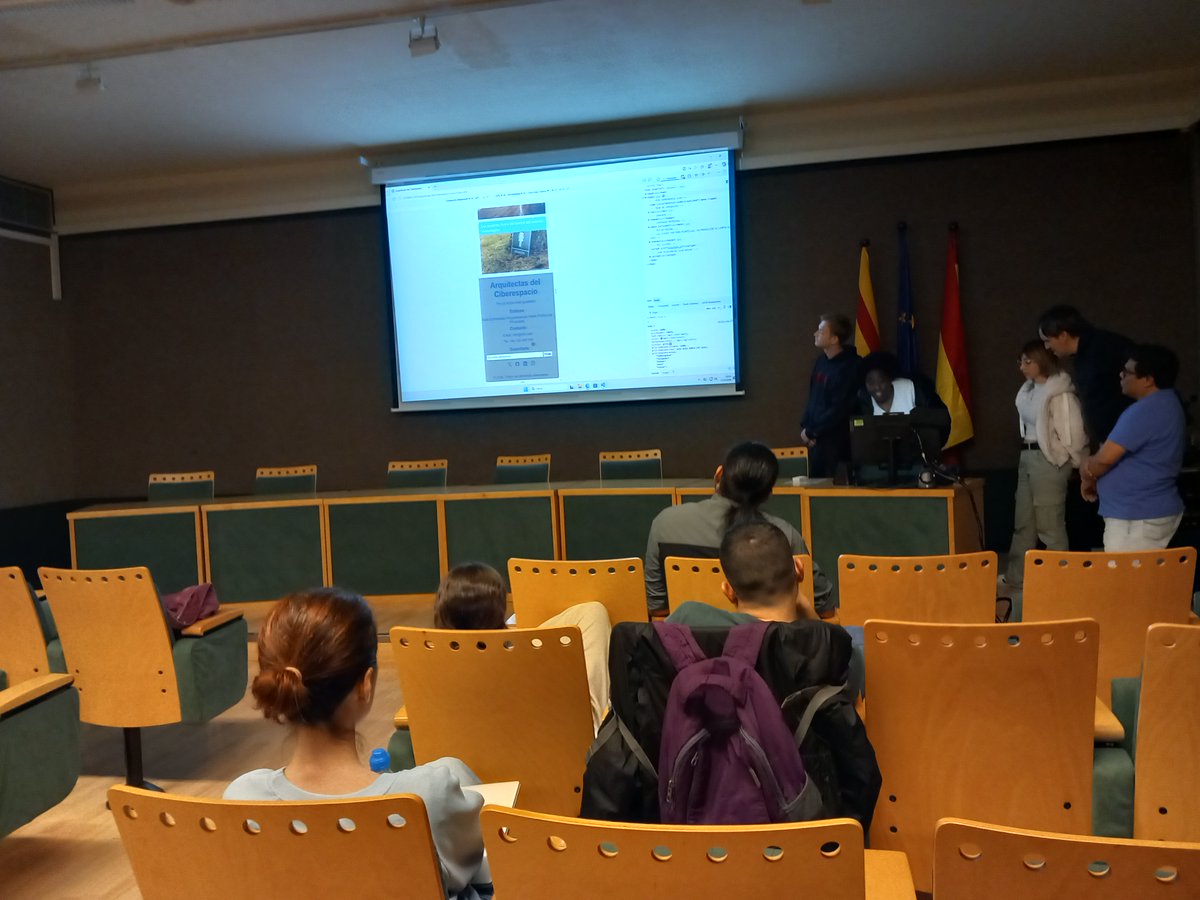 🧐 Reivindicació a les nostres aules. Els alumnes del curs de web presenten els seus projectes finals.💜Eniac 6: Centrat en la figura de les sis programadores originals de l'ordinador ENIAC.🛰️Arquitectes del ciberespai. #Tecnologia #donesitecnologia #formacióweb #projecteambvalor