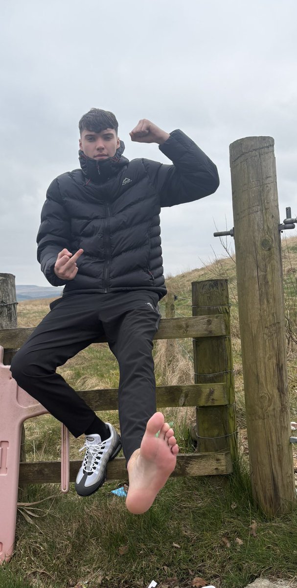 GUYS KICK MY NUTS 👟💥🥜 tweet media