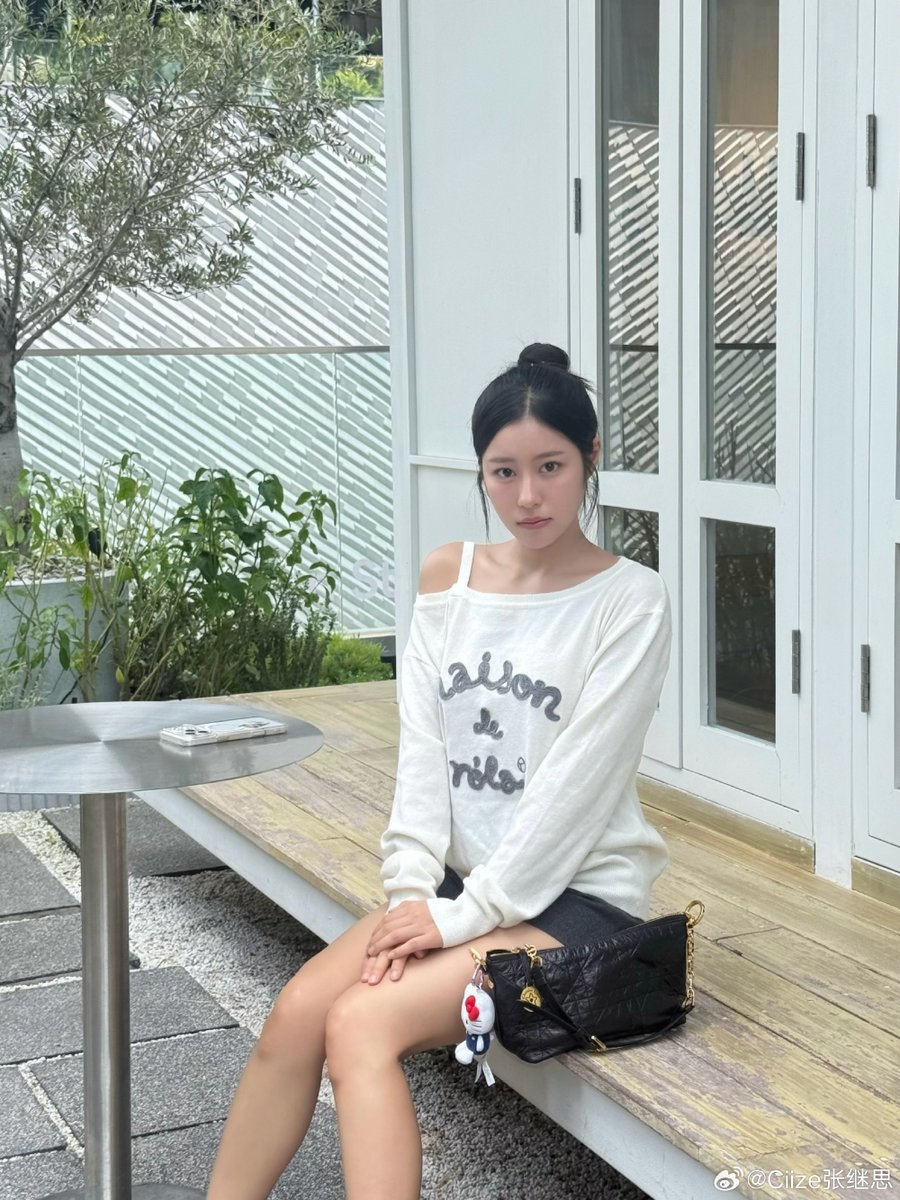 CiizeDaisy tweet media