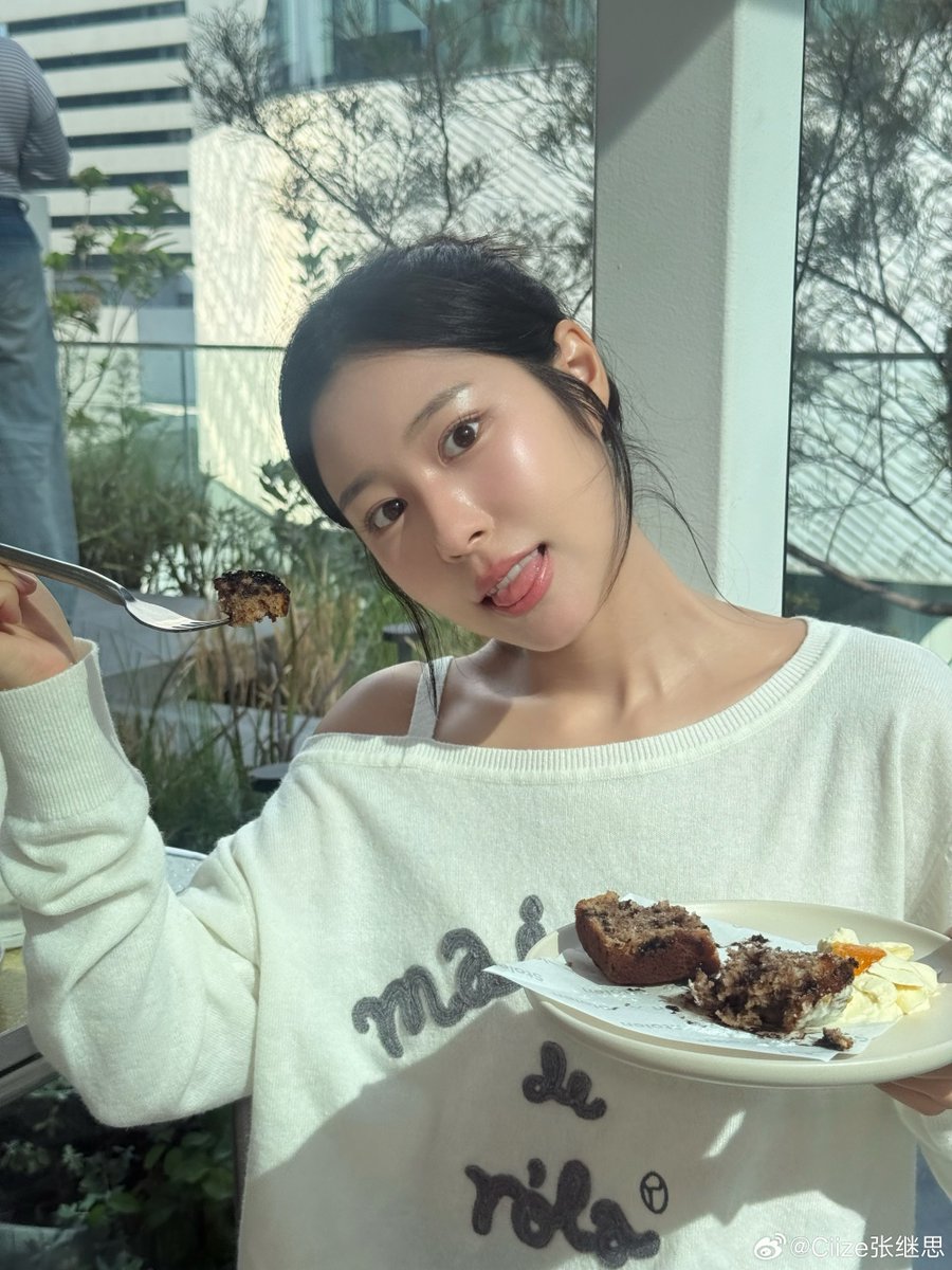 CiizeDaisy tweet media