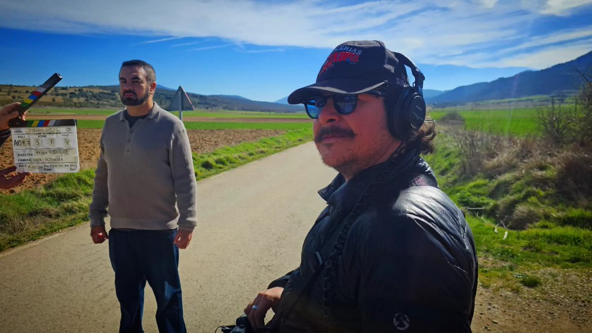 ArturoTay's tweet image. "Es cierto que los escritores nos convertimos en seres peligrosos para la gente que esta a nuestro alrededor." Pedro Almodovar 

#tiemposgrises #moviemaking #momentsintime #micineyyo #yoveoyhagocinemexicano
 instagram.com/p/DWDpLADCNUB/…