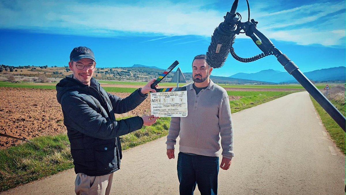 ArturoTay's tweet image. "Es cierto que los escritores nos convertimos en seres peligrosos para la gente que esta a nuestro alrededor." Pedro Almodovar 

#tiemposgrises #moviemaking #momentsintime #micineyyo #yoveoyhagocinemexicano
 instagram.com/p/DWDpLADCNUB/…