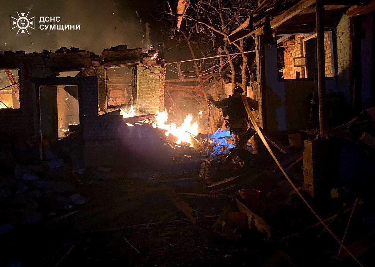 РОБІТЬ МАКСИМАЛЬНИЙ РЕПОСТ НА УВЕСЬ СВІТ
ПЕКЛО НА СУМЩИНІ: ПОНАД 110 УДАРІВ ТА МАЙЖЕ 23 ГОДИНИ
Кров, руїни та суцільний жах... Російські війська влаштували справжнє цинічне полювання на мирних жителів! Ворожі дрони-вбивці калічать жінок,спалахують житлові будинки в наших громадах