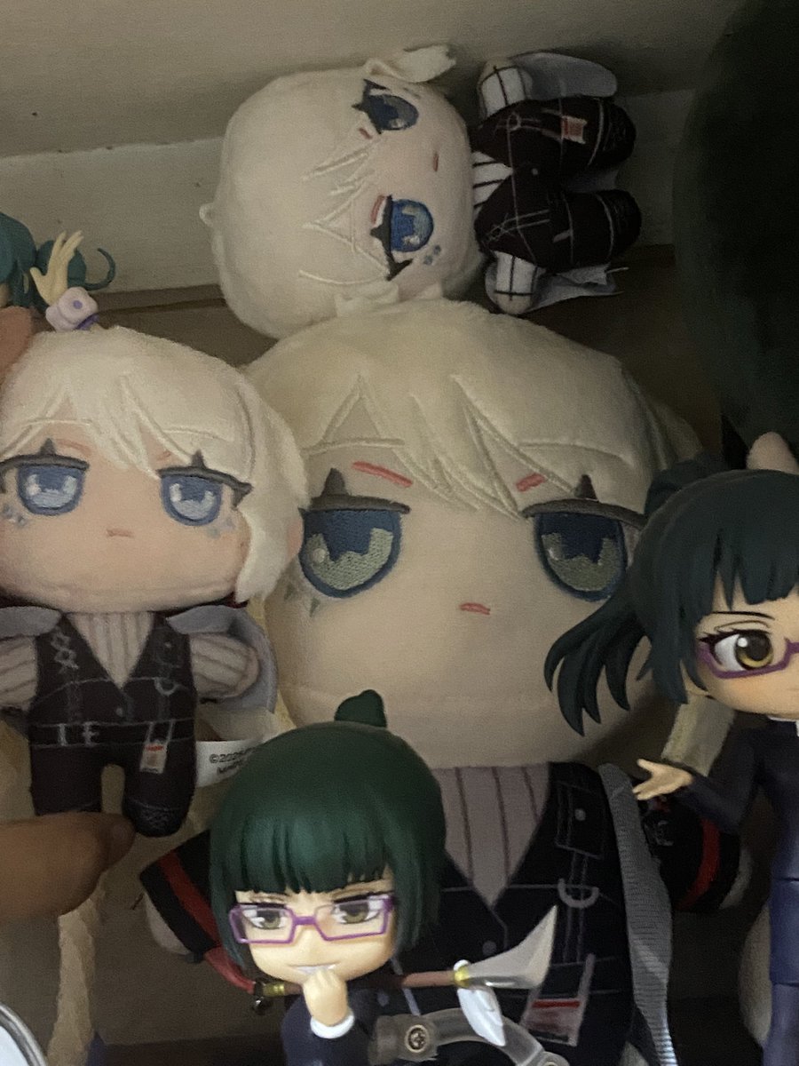 I also have a bigger version of the fau (unfortunately got scammed for) but shes still stupidly cute 😭