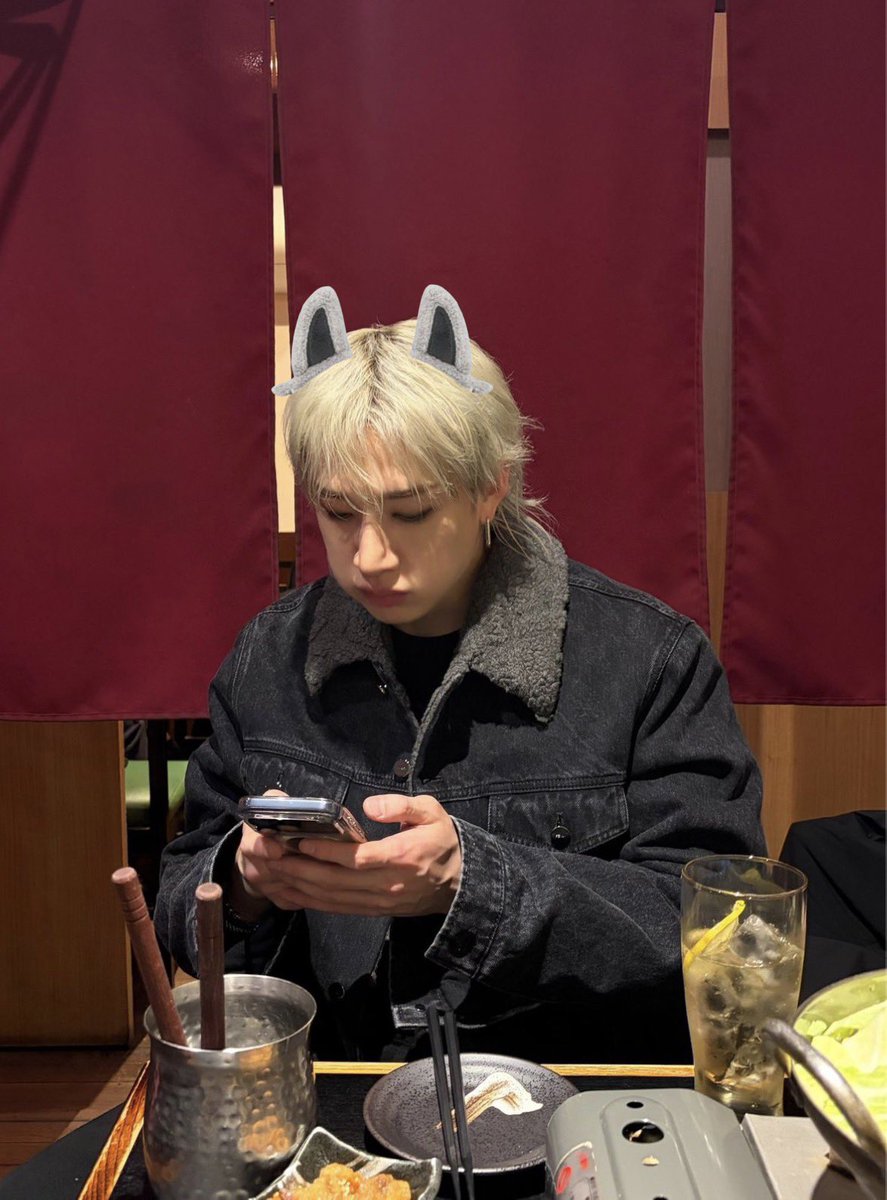 hourly bang chan ✦ (@gnabnahcpics) on Twitter photo 