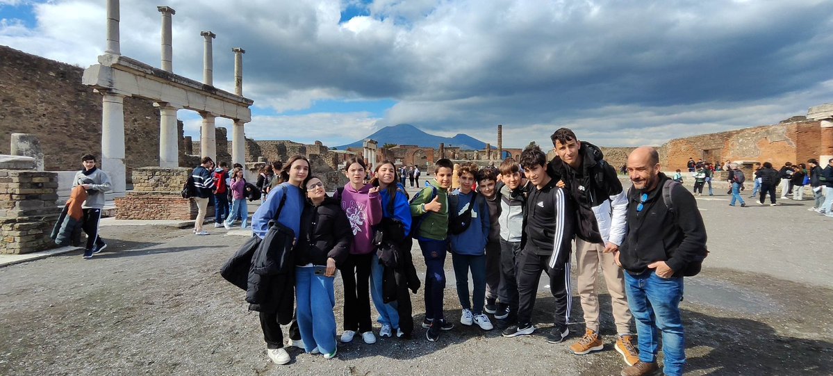 IES Manuel de Falla tweet media