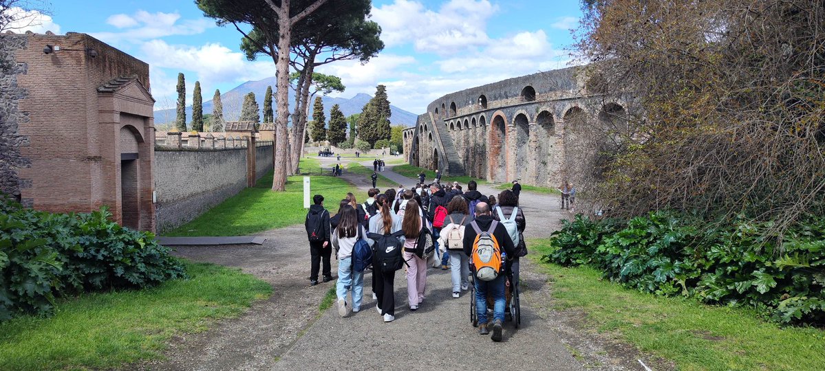 IES Manuel de Falla tweet media