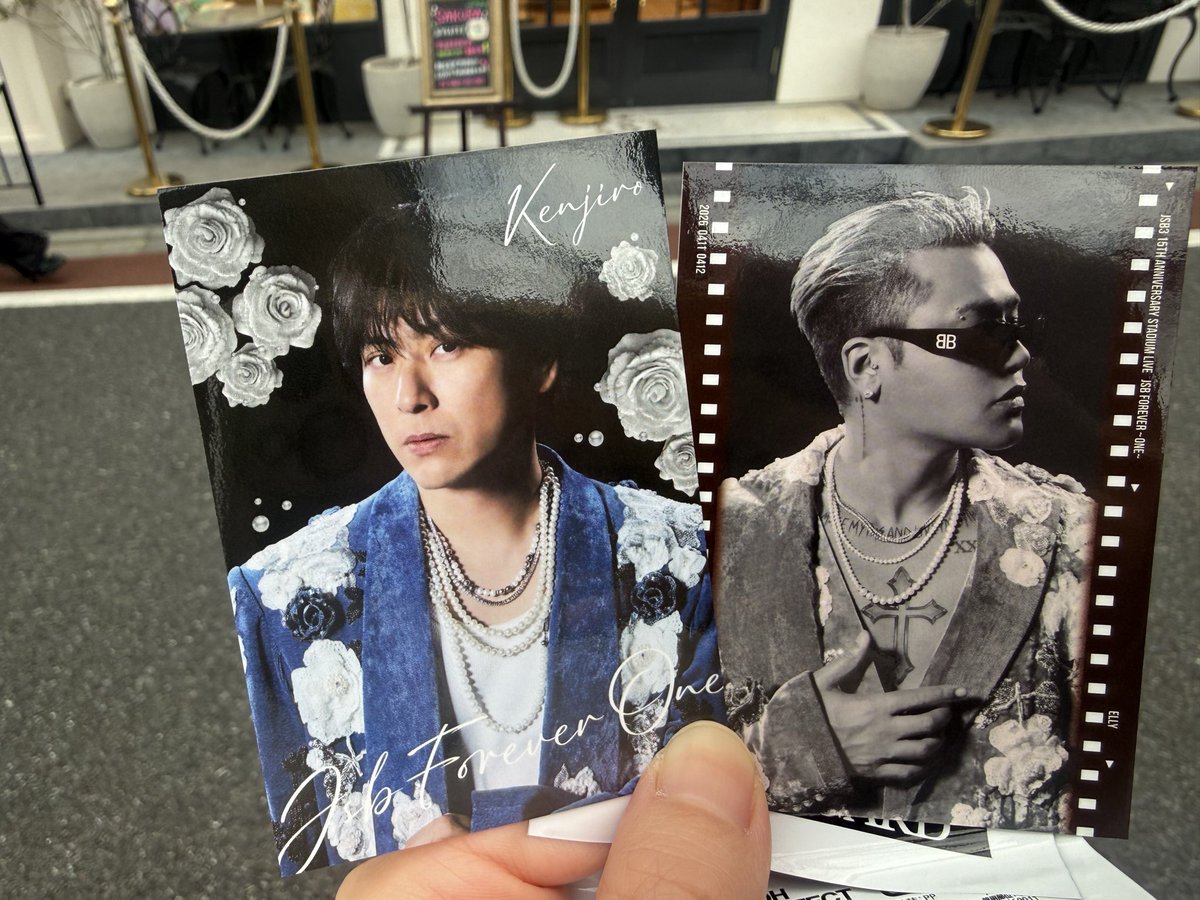 harehare_ldh's tweet photo. トラステ 三代目JSOULBROTHERS JSB FOREVER ～ONE～ フォトカ 交換 買取

求】 岩田剛典　or 買取

譲】画像参照 https://t.co/XSpNEsUh68