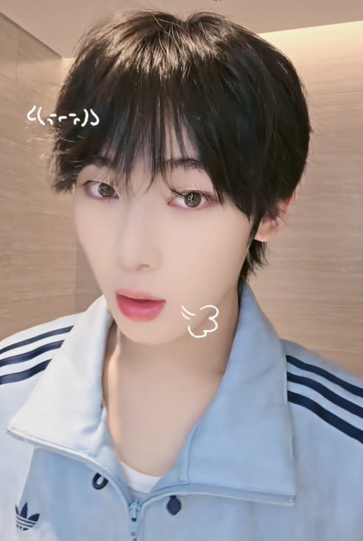 pinknooieu's tweet photo. Sunoo is wearing an adidas New Chinese Style Track Top from his recent tiktok. 

#SUNOO #선우 https://t.co/5jpCX4K25z