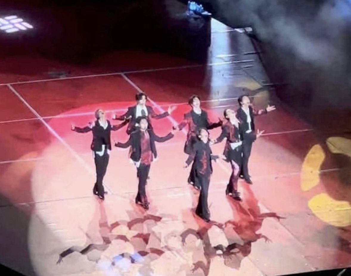 heesojkitty's tweet photo. A REAL LIFE VAMPIRES https://t.co/Dyp7QwWd2q