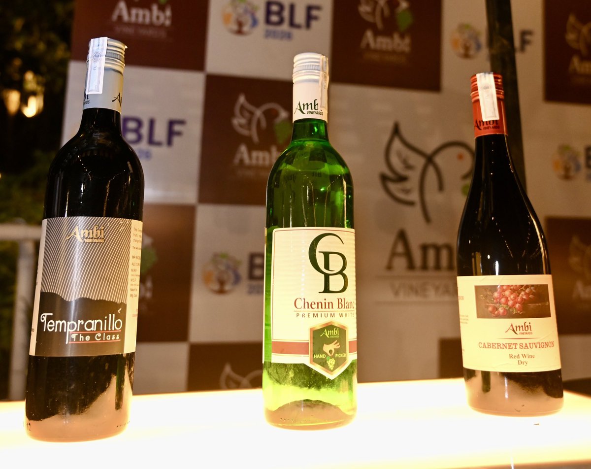 Ambi_Vineyards's tweet photo. From Rich Reds To Crisp Whites,
There’s An Ambi For Every Mood. 🍷

………………….

Shop Now At Ambi The Wine Shop

#AmbiVineyards #AmbiWine #WineLovers #FineWine #SipInStyle https://t.co/mb9fkIt7PF