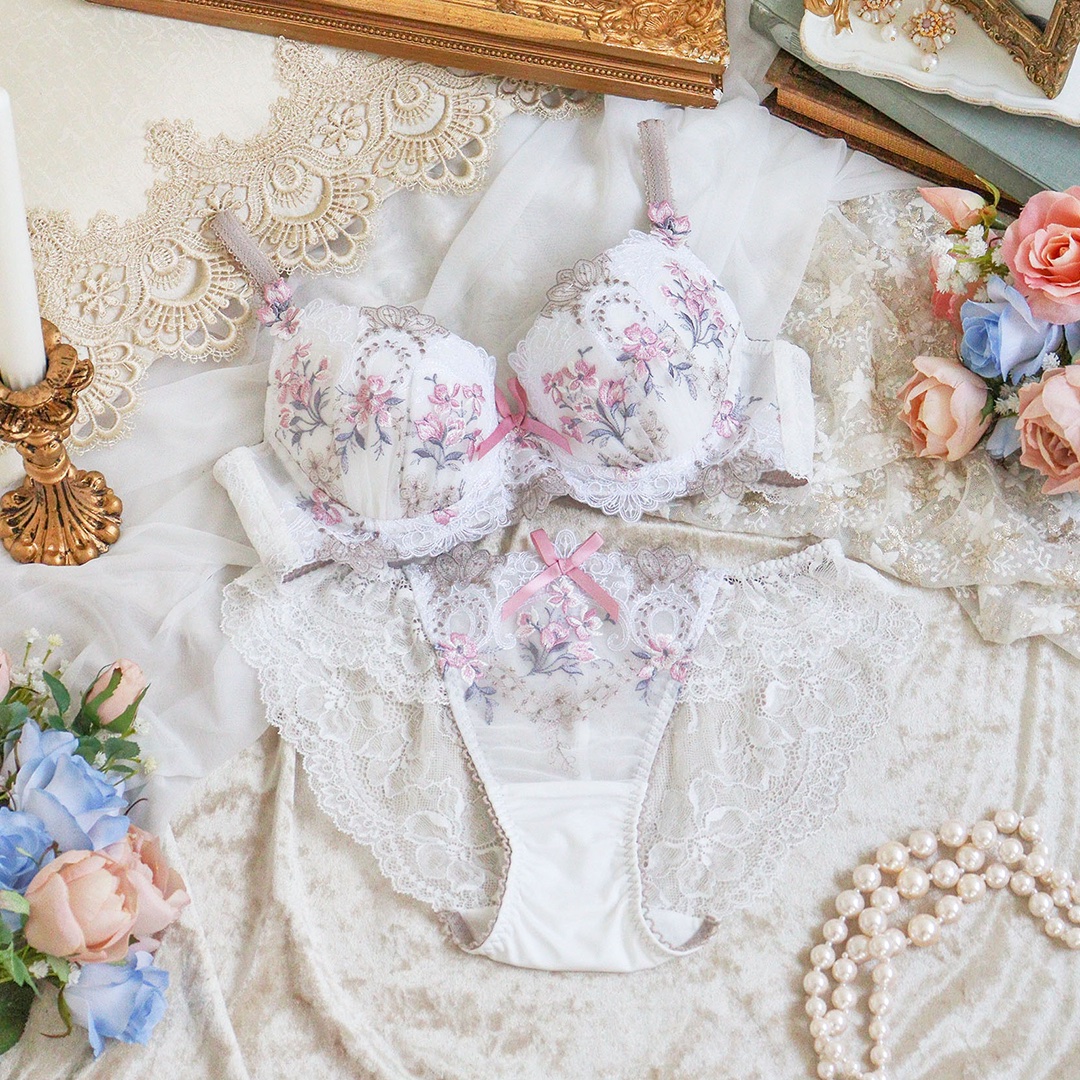🦢 𝐴𝑙𝑖𝑠ℎ𝑎 𝐶𝑜𝑙𝑜𝑟 𝑉𝑎𝑟𝑖𝑎𝑡𝑖𝑜𝑛 🏰 𝑊ℎ𝑖𝑡𝑒 / 𝑃