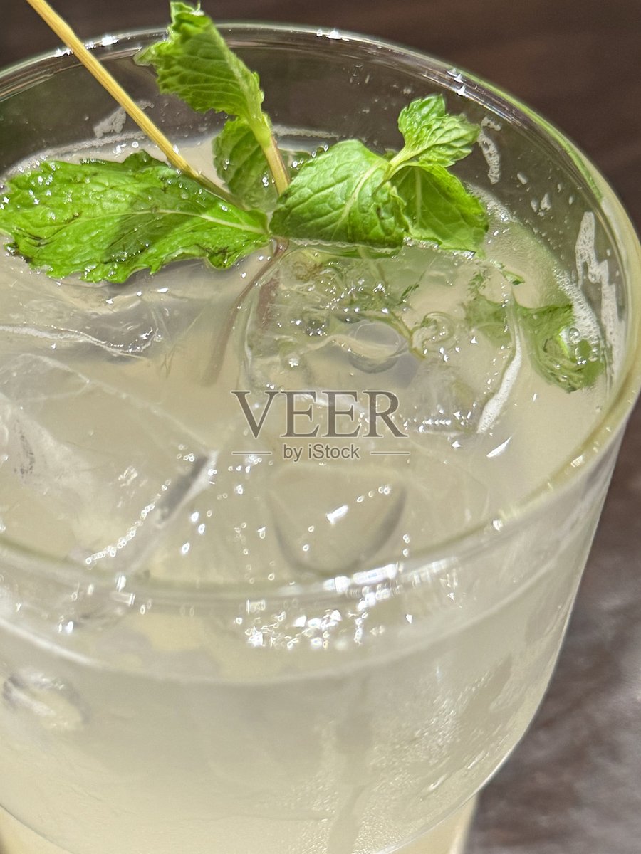 KalaSinghSidhu2's tweet image. Summer in a glass alert!   Blend 1 cup frozen mango +  banana +  cup coconut water + 1 tsp lime juice.  Top with fresh mint u0026 a mango slice. Sip u0026 chill—no fancy tools needed!  #MangoSmoothie #EasyBrew