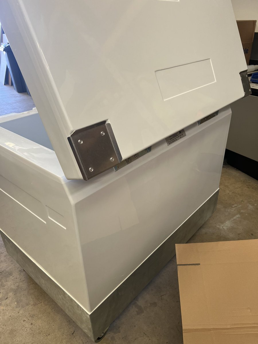 PEDTechnologies's tweet photo. More dry ice boxes in stock! 🧊 #dryicestorage #dryicecontainer #dryiceuk https://t.co/n568yyukQk