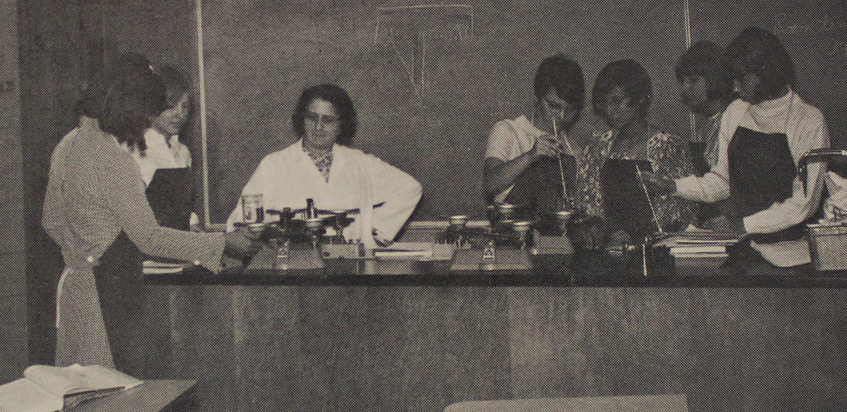 strongsvillecs's tweet photo. Mixing up memories in the science lab! 🧪 

#ThrowbackThursday #BeTheDifference #foreveramustang #ModelMustang https://t.co/p3VPFBDFZG