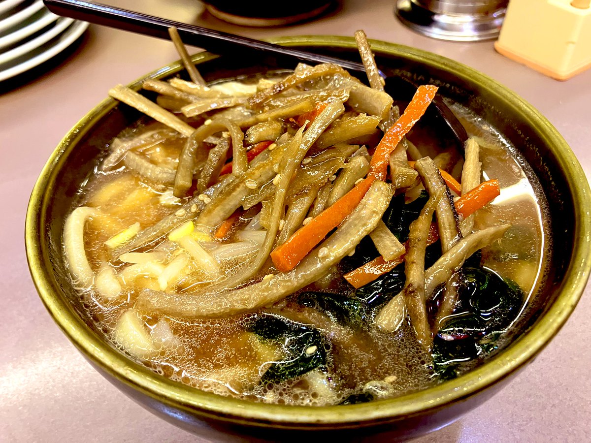 味噌きんぴらうどん！
ちょっと風が冷たくなって寒かったけどポカポカになった‼️