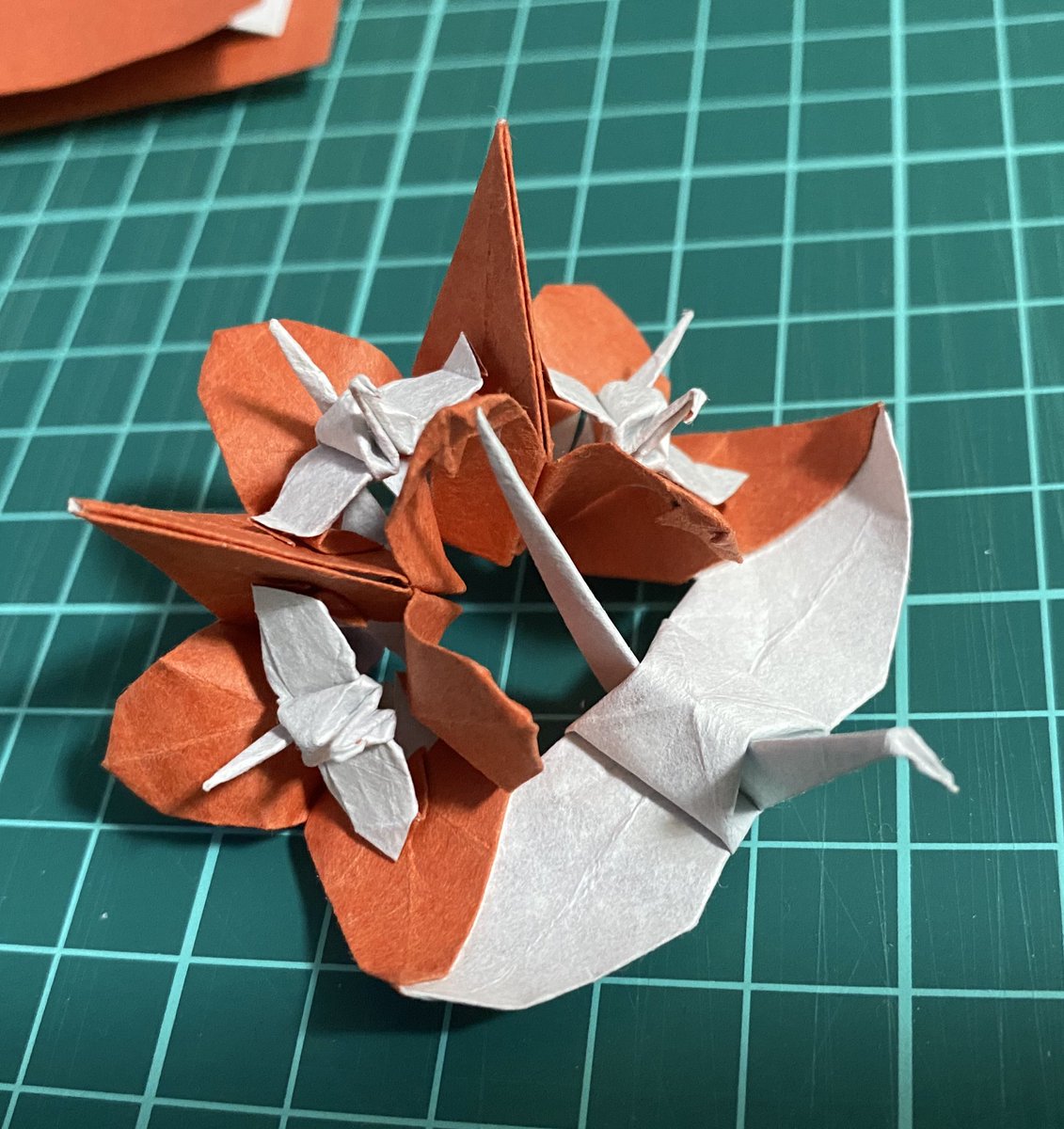 ORIZURU_MASTER's tweet photo. この前行ったTaro's Origami Studioで買った折り紙で作ってみた🫤

#折り紙
#折り鶴 https://t.co/MAvClH7Su6