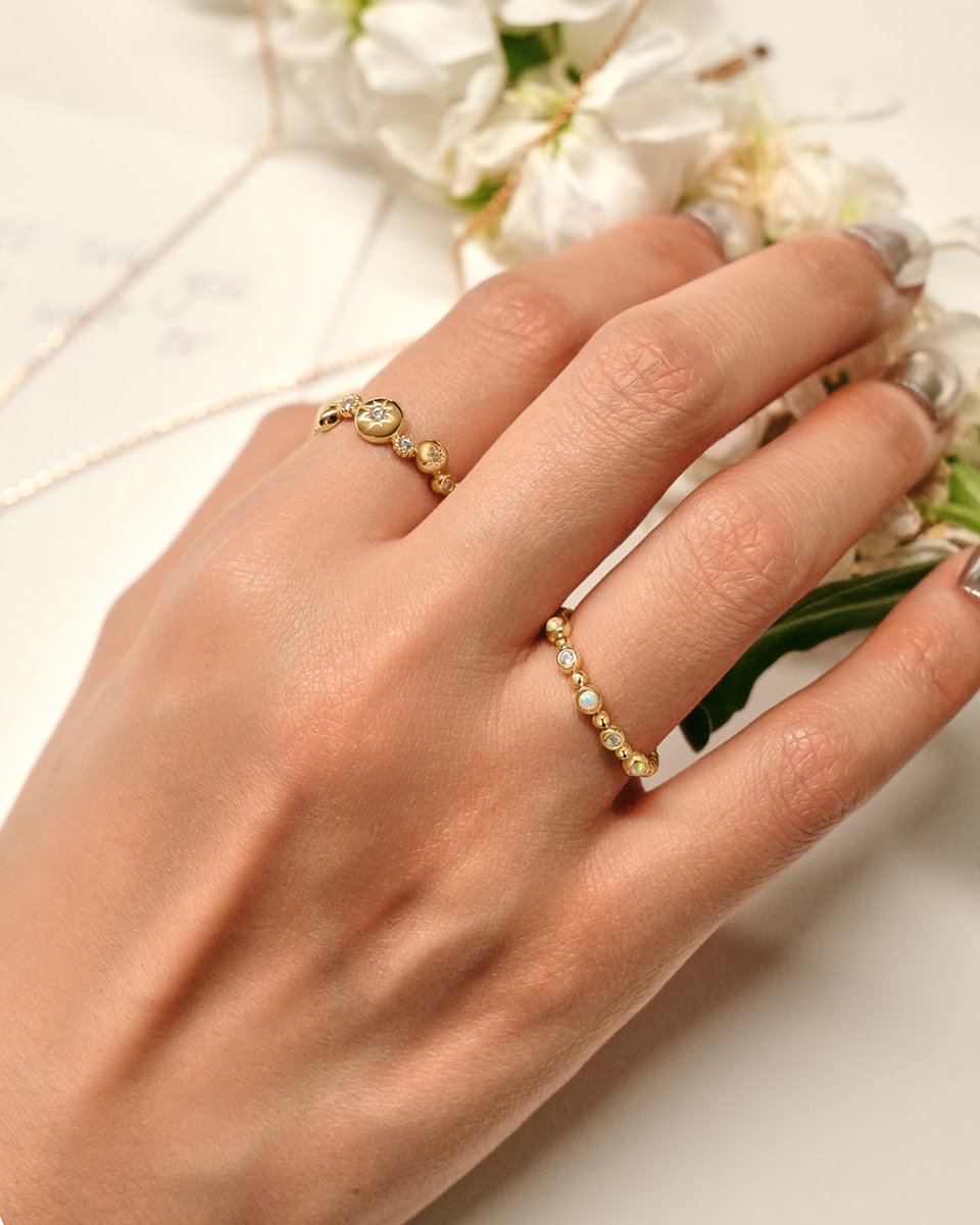 AniaHaie's tweet photo. The equinox arrives tomorrow.
🌿Prepare to wear the longer days.

#AniaHaie #Jewellery #newin #LunaGaze #newarrivals #pearljewellery #springjewellery #springstyles https://t.co/JsXPVWDo37