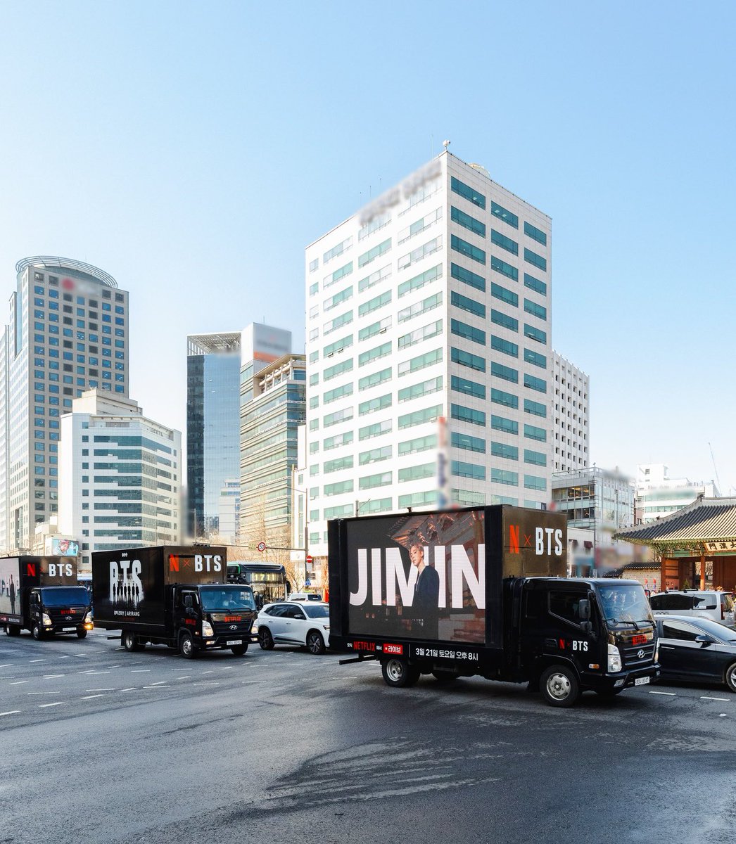 cocojm_0t7's tweet photo. OMG 😭🤩

All roads lead to Jimin , he is everywhere as he should 🔥😭😭😭

JIMINxNETFLIX https://t.co/Saqg3AsiwR