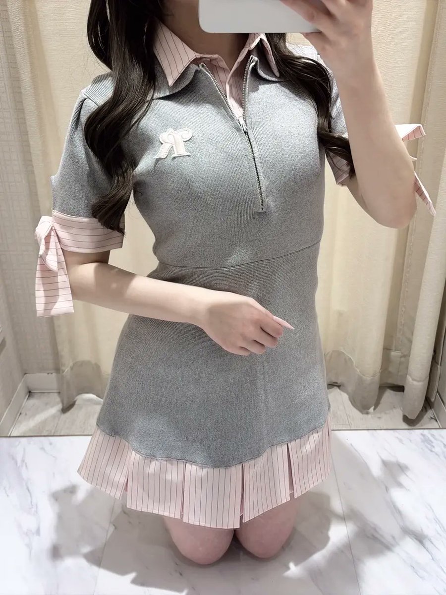 Rilly_emulie's tweet image. ****************
𝑹𝒊𝒍𝒍𝒚𝒆𝒎𝒖𝒍𝒊𝒆通販
****************
𝐑𝐄𝐂𝐎𝐌𝐌𝐄𝐍𝐃 𝐈𝐓𝐄𝐌

#Rillyemulie
#Shirt Docking Knit Onepiece
￥10,800
evelyn.tokyo.jp/item/detail/1_…

ワンピース一覧はこちら
evelyn.tokyo.jp/item?category_…