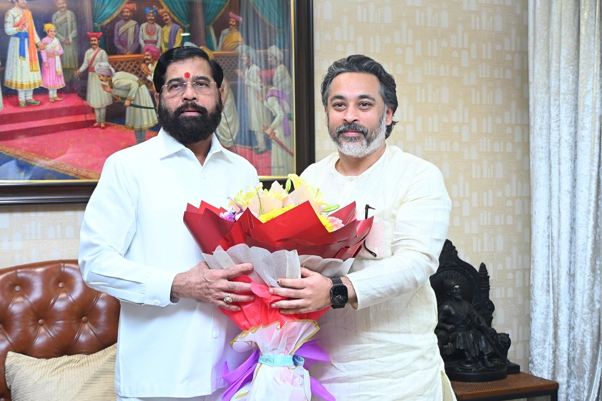 meNeeleshNRane's tweet photo. गुढीपाडवा व माझ्या वाढदिवसानिमित्त शिवसेना मुख्य नेते तथा राज्याचे उपमुख्यमंत्री मा. श्री. एकनाथजी शिंदे साहेब यांची ठाणे येथील निवासस्थानी भेट घेतली.
@Shivsenaofc https://t.co/rzKUScPywO
