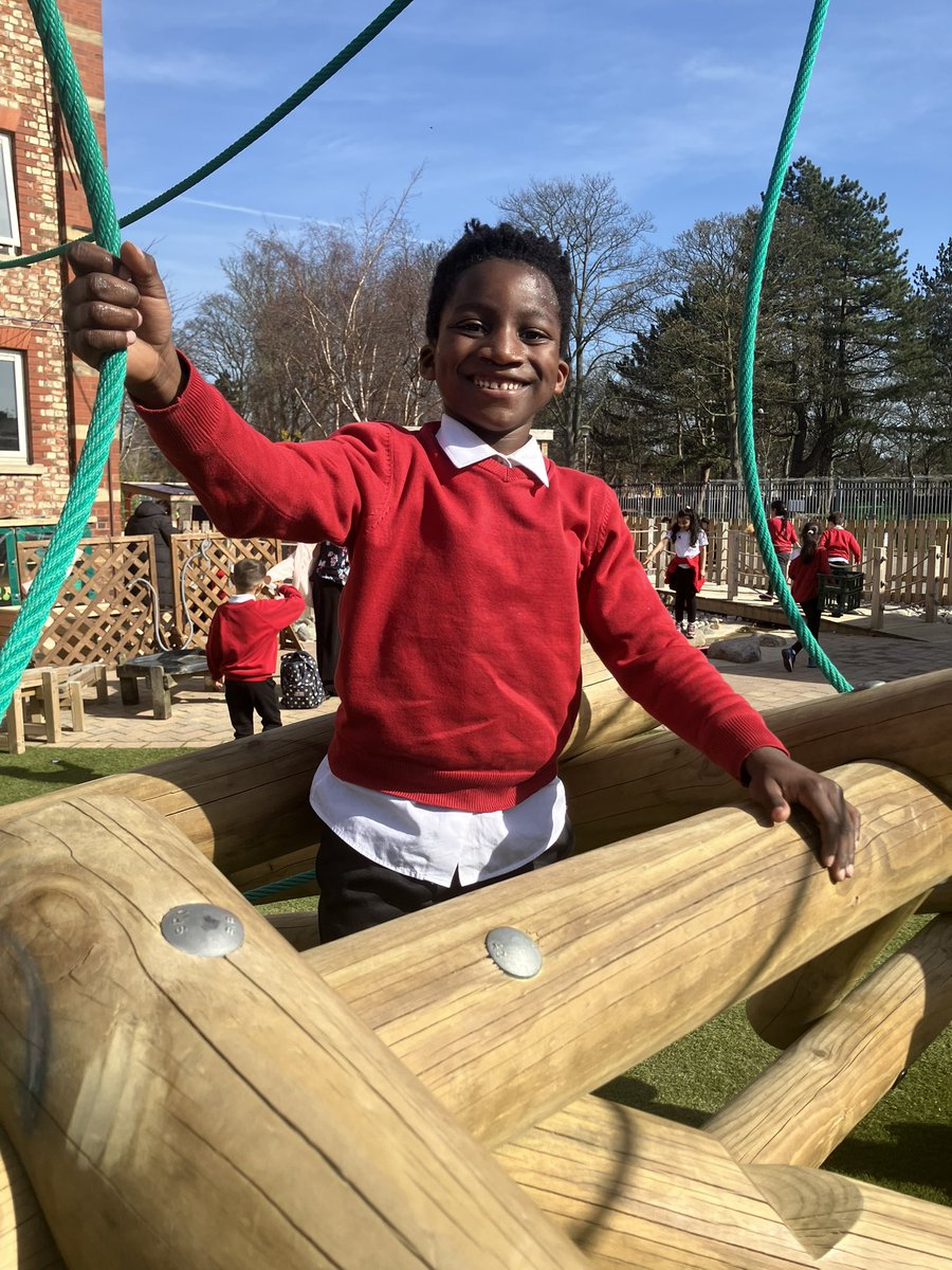 AyresomePrimary's tweet image. Year 2 had an amazing lunchtime in the sunshine yesterday exploring #stayingfit #planforplay #funforall 
@AdAstraTrust 
@OpalCic