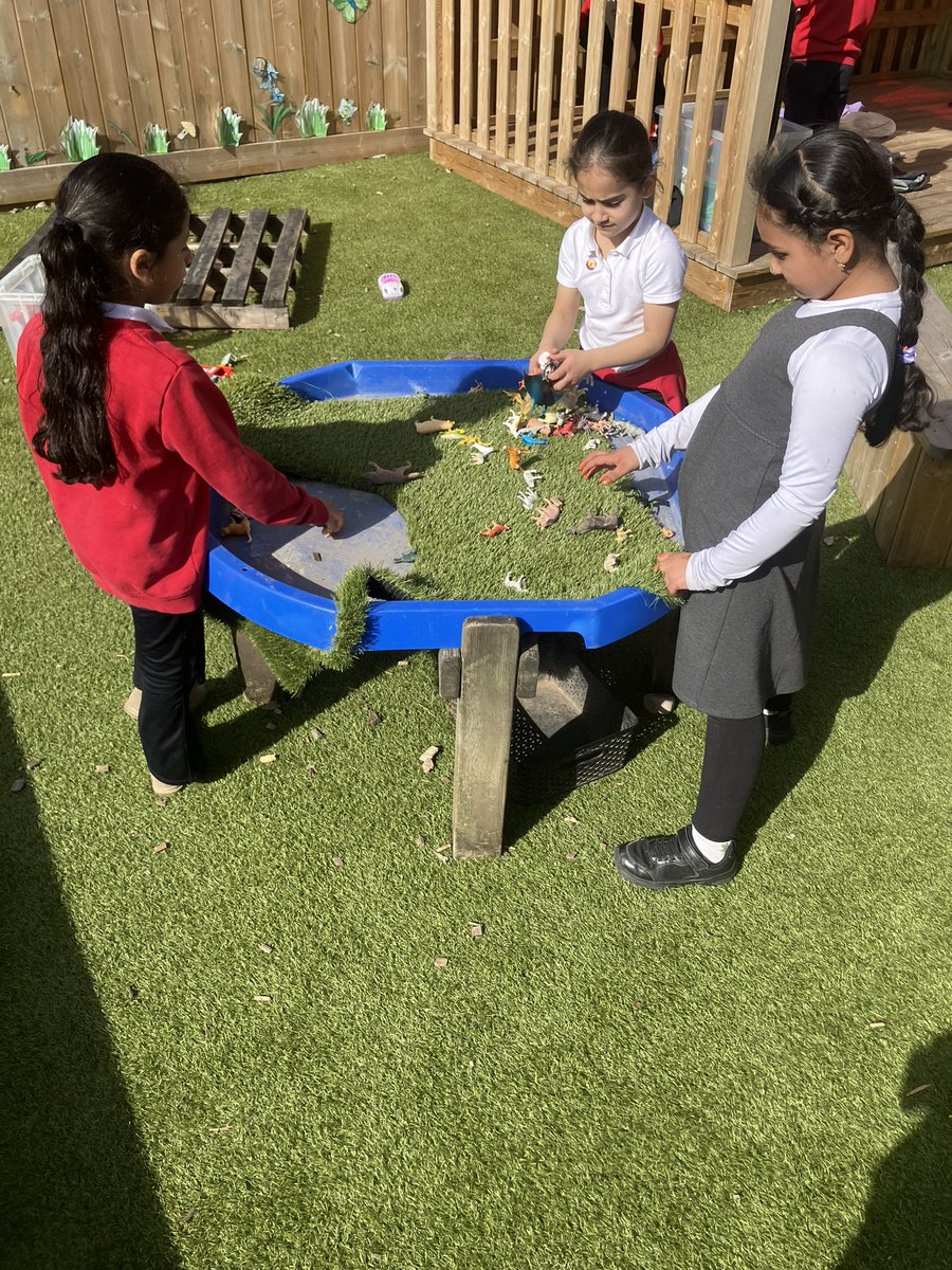 AyresomePrimary's tweet image. Year 2 had an amazing lunchtime in the sunshine yesterday exploring #stayingfit #planforplay #funforall 
@AdAstraTrust 
@OpalCic
