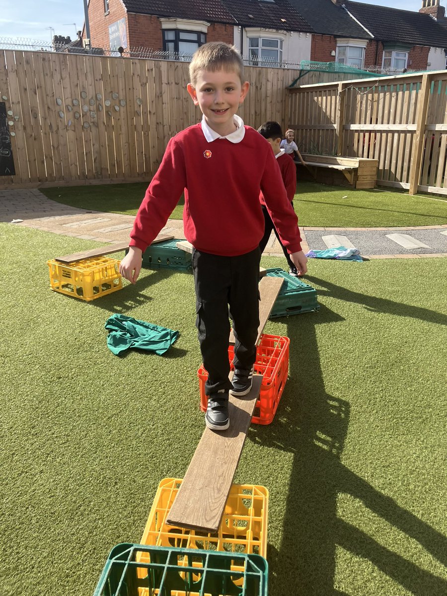 AyresomePrimary's tweet image. Year 2 had an amazing lunchtime in the sunshine yesterday exploring #stayingfit #planforplay #funforall 
@AdAstraTrust 
@OpalCic