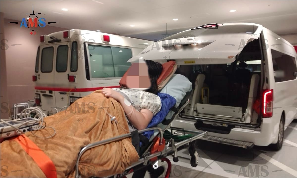 AMedevac's tweet photo. Romantic trip to Mount Fuji turned into a race to protect mother and child. 🗻✈️

At 7 months pregnant, she had amniotic fluid leakage in Japan. Too early to deliver, they returned to Singapore.

With a medical team onboard, every second mattered. Both arrived safely.

#AMSSeries https://t.co/vB0TDsUKQK
