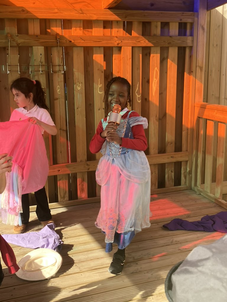 AyresomePrimary's tweet image. Year 2 had an amazing lunchtime in the sunshine yesterday exploring #stayingfit #planforplay #funforall 
@NewbyLeisureLtd 
@AdAstraTrust