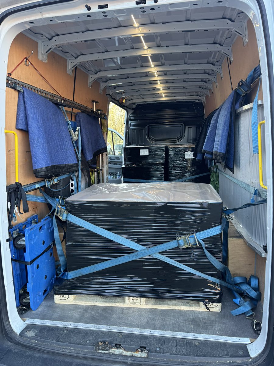 SameDayCoventry's tweet image. Tally Ho….🚚

Another late start, although I’ve been awake since 4am and up since 05.00hrs. ☹️

Now loaded with 3 #pallets in #Coventry for delivery straight up to #Scunthorpe. 🚚

Then it’s over to #Sheffield city centre to collect the #event items from the Mercure Hotel that I